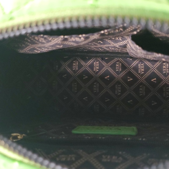 Vera New York Green Quilted Crossbody Bag - Picture 8 of 12